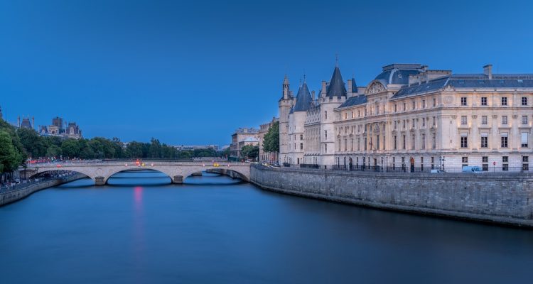 découvrez notre service de concierge privé, dédié à simplifier votre quotidien. profitez d'une assistance personnalisée pour vos besoins quotidiens, que ce soit pour des réservations exclusives, des événements sur mesure ou des services de luxe. vivez l'expérience d'un accompagnement sur-mesure qui vous libère du temps et rend votre vie plus agréable.