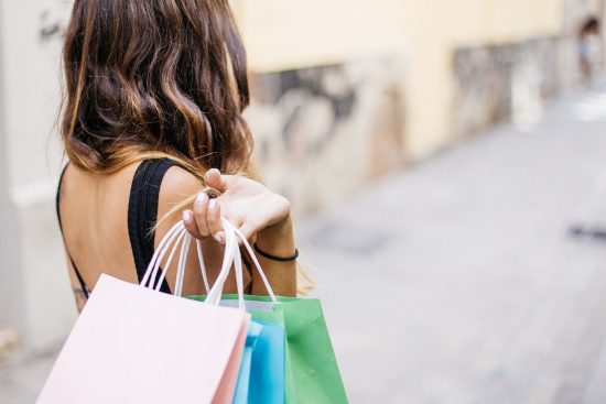 découvrez l'expérience ultime du shopping de luxe avec notre sélection exclusive de marques prestigieuses, d'accessoires haut de gamme et de vêtements raffinés. offrez-vous le meilleur du style et de l'élégance.