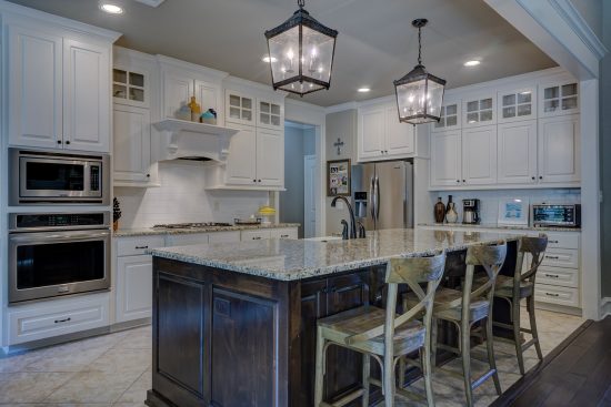 découvrez les dernières tendances en matière de mode pour les maisons de luxe. inspirez-vous des styles raffinés et des designs contemporains qui transforment chaque espace en un véritable havre de paix chic et sophistiqué.