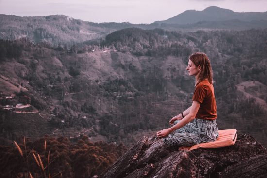 découvrez des retraites de bien-être apaisantes, alliant relaxation et revitalisation. offrez-vous un moment de sérénité, loin du stress quotidien, pour régénérer votre corps et votre esprit. plongez dans des expériences uniques de yoga, méditation et soins spa, et retrouvez l'équilibre intérieur.