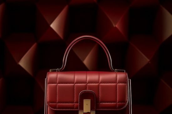 découvrez notre collection de sacs à main de luxe, alliant élégance et sophistication. chaque pièce est conçue avec des matériaux de haute qualité pour répondre aux attentes des amateurs de mode. parfait pour celles qui recherchent le raffinement et le style.