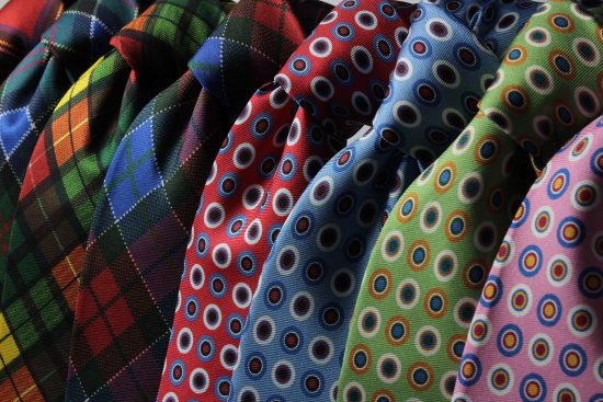 découvrez des vêtements de créateurs locaux uniques qui allient style et authenticité. explorez notre collection pour trouver des pièces originales qui reflètent la culture et le savoir-faire de la mode locale.