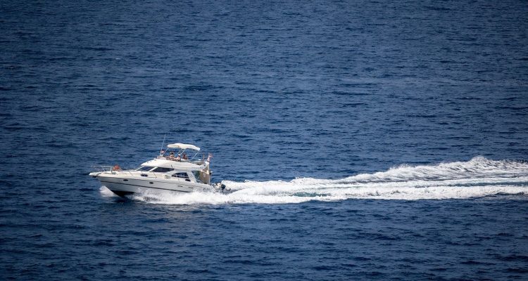 découvrez l'univers exclusif des yachts privés, où luxe et confort se rencontrent. embarquez pour des croisières inoubliables, explorez des destinations idylliques et vivez des moments d'exception à bord de magnifiques bateaux personnalisés.