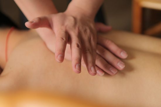 découvrez l'art des massages de luxe, alliant détente et bien-être dans une expérience sensorielle inoubliable. offrez-vous un moment de relaxation ultime pour revitaliser votre corps et apaiser votre esprit.