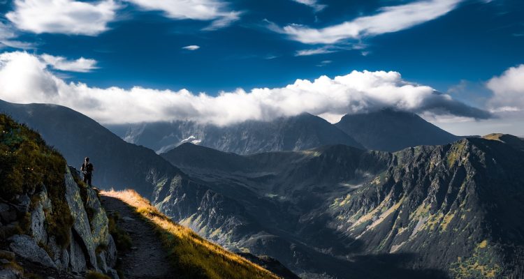 découvrez l'art du voyage gastronomique, une expérience unique qui vous permet de savourer les délices culinaires des différentes cultures à travers le monde. explorez les destinations incontournables, les marchés locaux, et les plats traditionnels qui éveilleront vos papilles et enrichiront votre aventure.