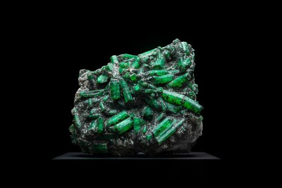 découvrez les pierres précieuses locales, un trésor naturel à explorer. apprenez tout sur leur origine, leurs propriétés et comment les intégrer dans vos projets de bijoux. plongez dans l'univers fascinant des gemmes de votre région !