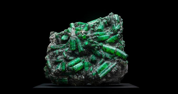 découvrez les pierres précieuses locales, un trésor naturel à explorer. apprenez tout sur leur origine, leurs propriétés et comment les intégrer dans vos projets de bijoux. plongez dans l'univers fascinant des gemmes de votre région !