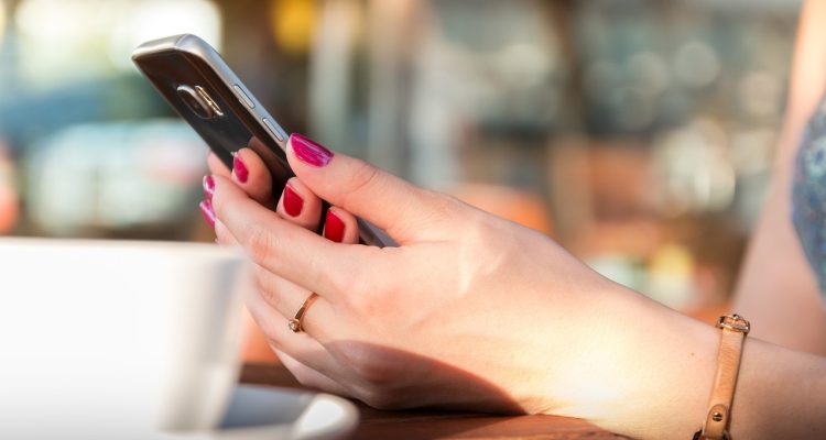 découvrez notre sélection de smartphones de luxe, alliant design raffiné et technologies de pointe. offrez-vous une expérience mobile inégalée avec des fonctionnalités premium et un style élaboré qui ne manquera pas d'impressionner.