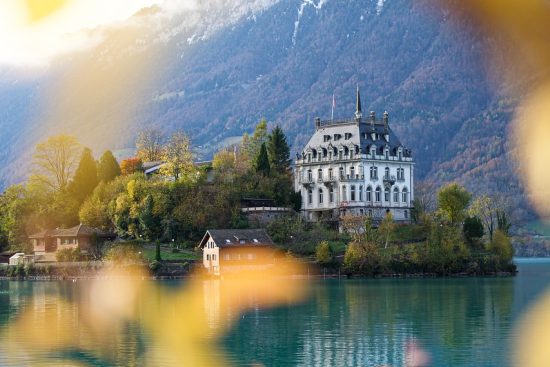 découvrez l'élégance intemporelle des montres suisses, alliant précision, artisanat exceptionnel et design raffiné. explorez notre collection de montres suisses de luxe, parfaites pour chaque occasion.