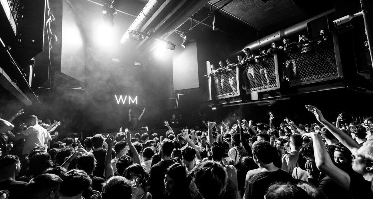 découvrez l'univers des concerts privés, où l'intimité et l'exclusivité se rencontrent pour des performances musicales uniques. réservez des artistes de renommée pour vos événements privés et vivez des moments inoubliables dans une atmosphère privilégiée.