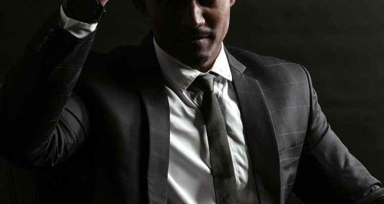 découvrez notre collection d'accessoires masculins exclusifs, alliant élégance et style. parfaits pour compléter votre look, ces pièces uniques reflètent votre personnalité tout en ajoutant une touche de sophistication à votre garde-robe.