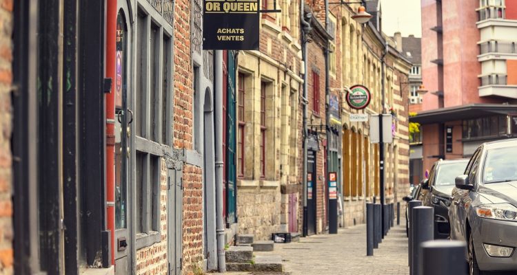découvrez l'architecture locale à travers des créations uniques et inspirantes. explorez les styles, les techniques et l'histoire qui façonnent notre environnement bâti, et laissez-vous séduire par la beauté des structures qui racontent notre patrimoine.